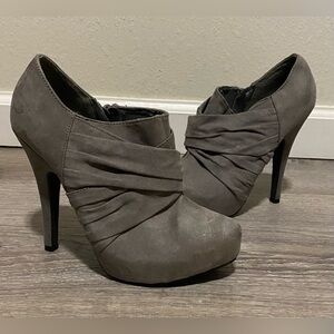 Guess Gray Suede Ankle Booties | Ruched Heel Boots | Size 7